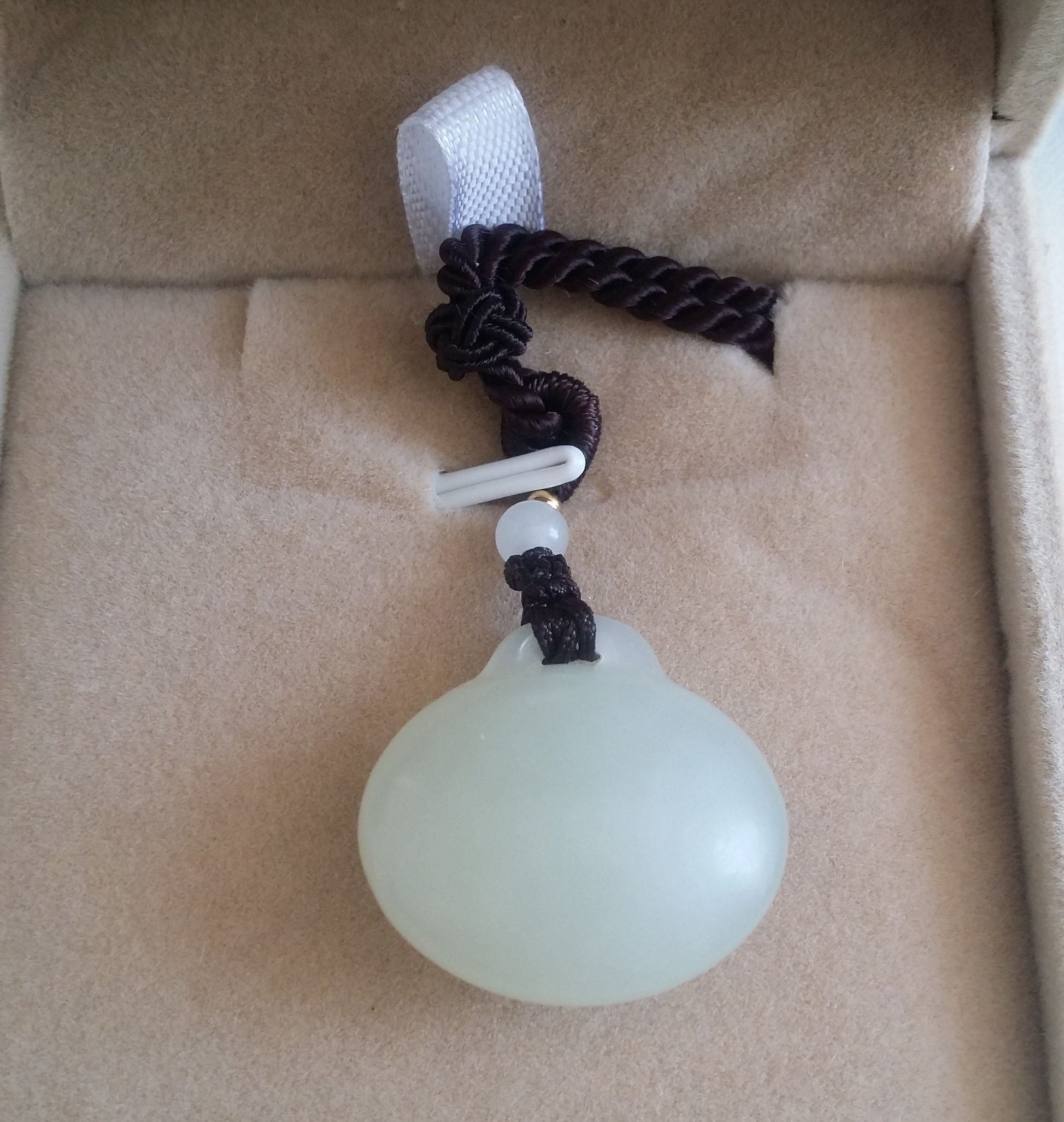 说一下我入手的第一块小石头（和田玉锁）