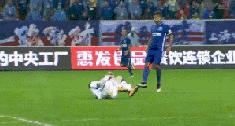 盘点中超赛程奇葩犯规,中超四大恶人名场面