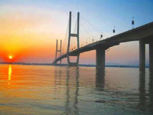 锐参考｜太自信？太敏感？每天忙于“令世界震惊”的我们，该醒醒了！