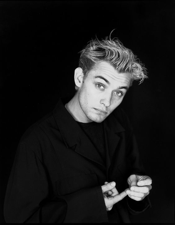 从默片时代到魔法学校，英国银幕上的同志暧昧情愫