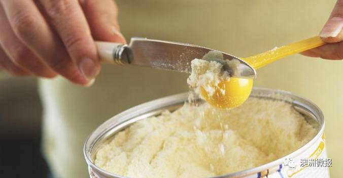 国内假冒进口奶粉曝光,查获的假奶粉