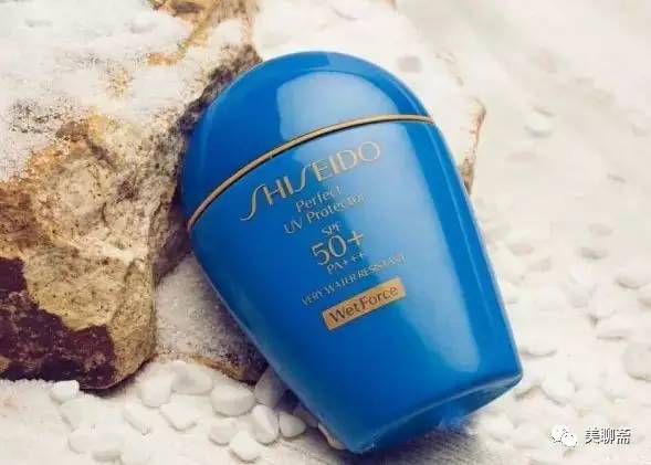 有防晒指数的粉底可以代替抹防晒霜吗？为什么防晒还是晒黑了呢？关于防晒的一切都在这里了