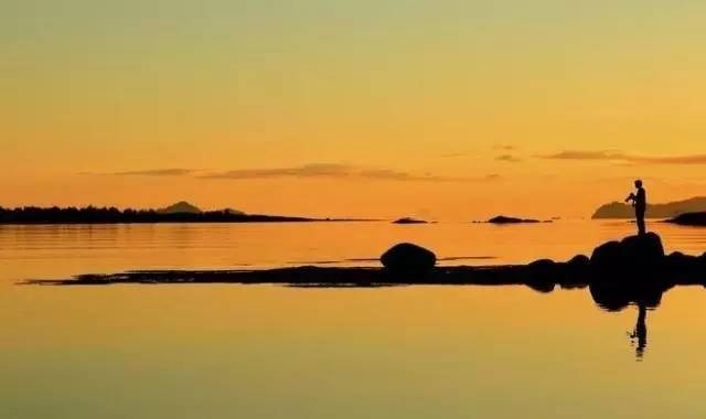 雨天旅游拍照相机图片,冬季户外旅游摄影图片素材