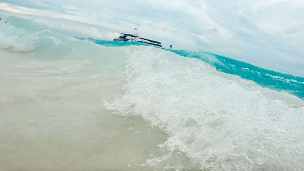 每当海岛又下起了雨赏析,每当海岛又下起了雨小说