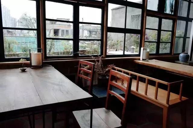 这座藏在旧城区菜市场里的“百货”,装满了老厦门的味道!