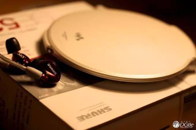 烧友评测｜听见一抹骚红：ShureSE535ltd红色特别版开箱