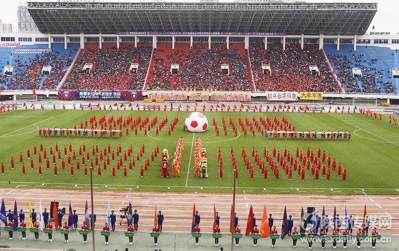 特鲁西埃亮相看台2017中国足协乙级联赛西安开幕