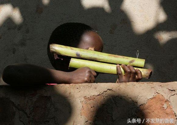 一组非洲儿童的玩具照片，看完感到很心酸！