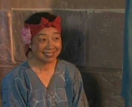 故事：他上学上了四十年，毕业立马就结婚，却甘愿给人摆地摊