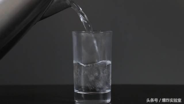 防止浴室镜子起雾妙招,洗澡间镜子用什么擦不会起雾