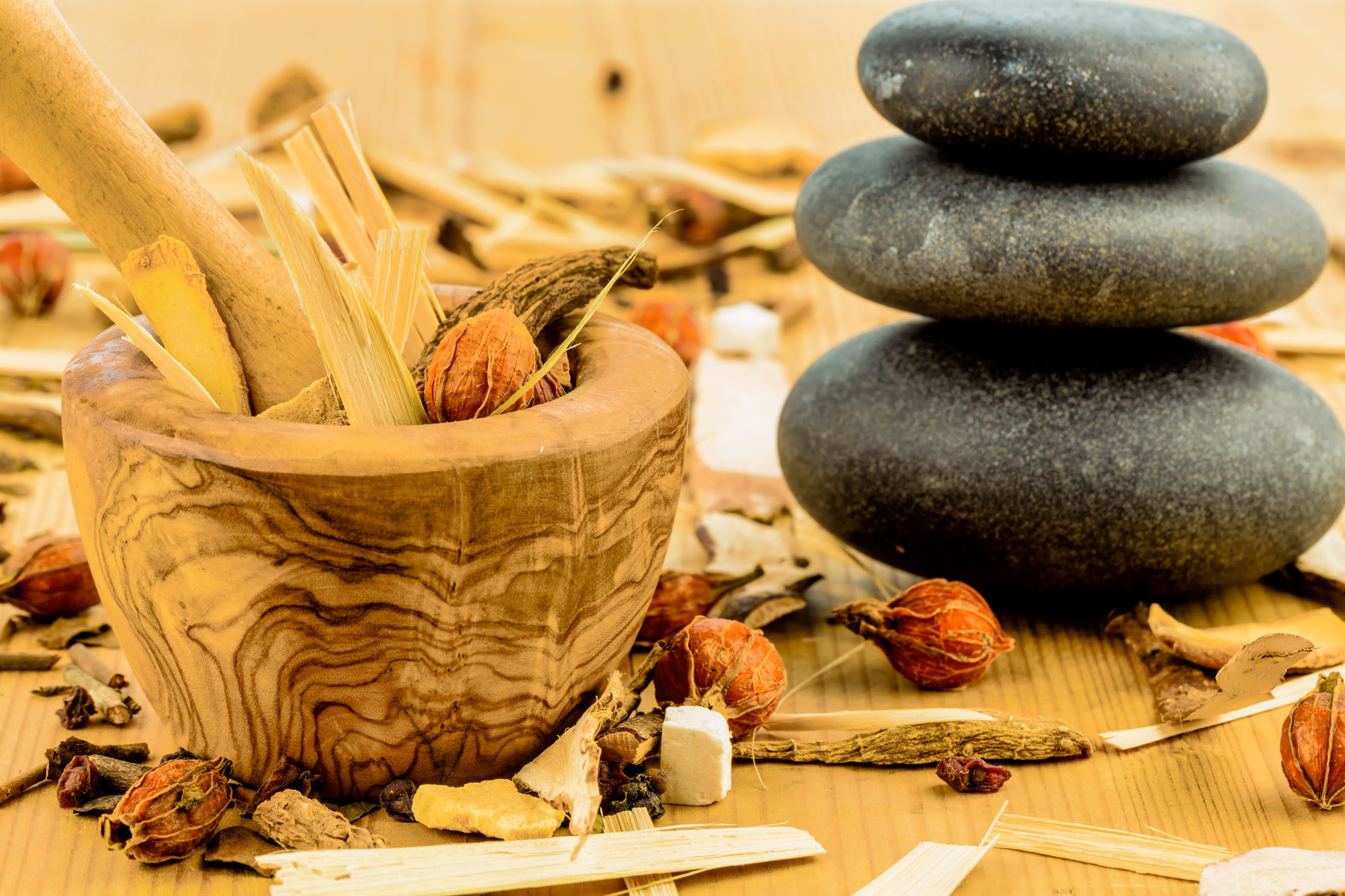 靠雌激素维持月经,靠激素维持女性特征