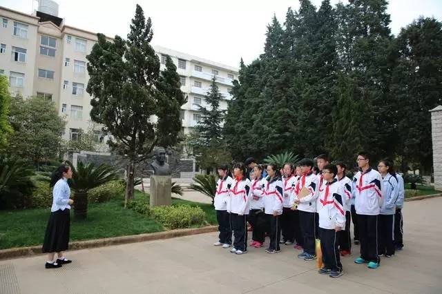 学校师生清明祭扫革命烈士陵园,学校清明祭扫英烈活动方案