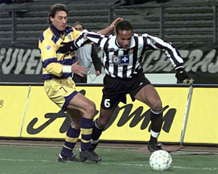 外电线报：带你走进，足球场上那些被放走的绝对巨星们！