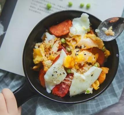 宝宝吃香蕉拉绿便问题大不,大便干燥吃苹果好还是香蕉好