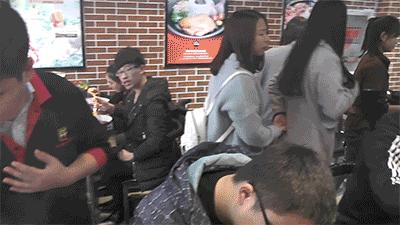 村书记不干了去加盟了个米高林铁板厨房，他是怎么想的呀