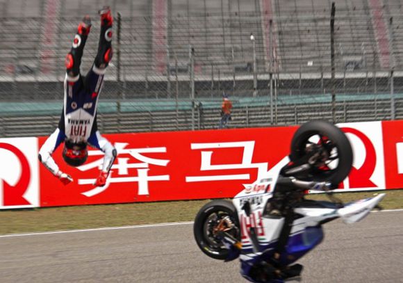 雅马哈机器人与洛伦佐,机器人雅马哈视频