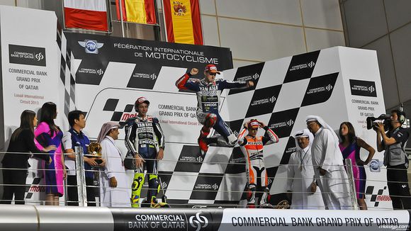 雅马哈机器人与洛伦佐,机器人雅马哈视频