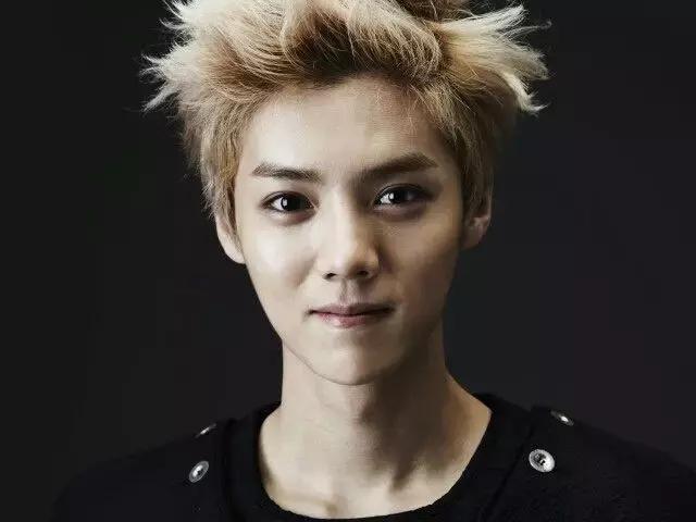 请给我一个不复合的理由,请给我一个不能爱你的理由