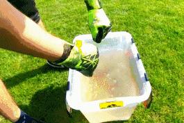 高尔夫手套很多汗渍怎么清洗,足球手套洗的时候要注意什么