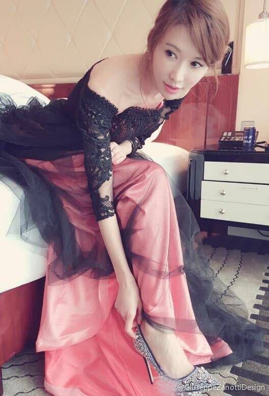 赵薇周迅章子怡红毯,赵薇章子怡百花奖同台不互动