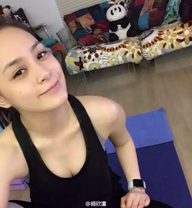 素颜技巧,get起来!伪素颜重点在于眉毛和眼线,明星妆小心机