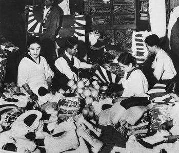 这个国家的士兵都有一件衣物，据说能让*弹子**拐弯，太厉害了！