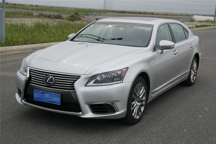 238万的雷克萨斯LS600，能和宝马奔驰对抗的日系车！