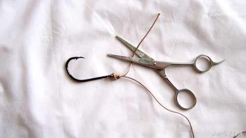 鱼钩的绑法串钩钓鱼技巧,钓鱼通用几号线鱼钩全套绑法