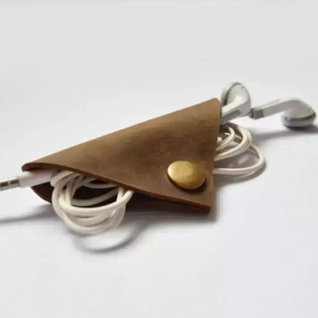 耳机线收进盒子,耳机线拔出来