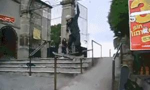 女生生西瓜,妹子吃冰镇西瓜拉肚子