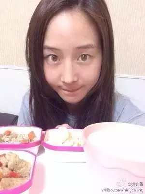 素颜技巧,get起来!伪素颜重点在于眉毛和眼线,明星妆小心机