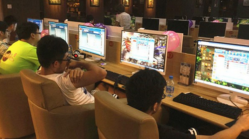 揭秘游戏公会会长：每天工作10小时，年薪超10万