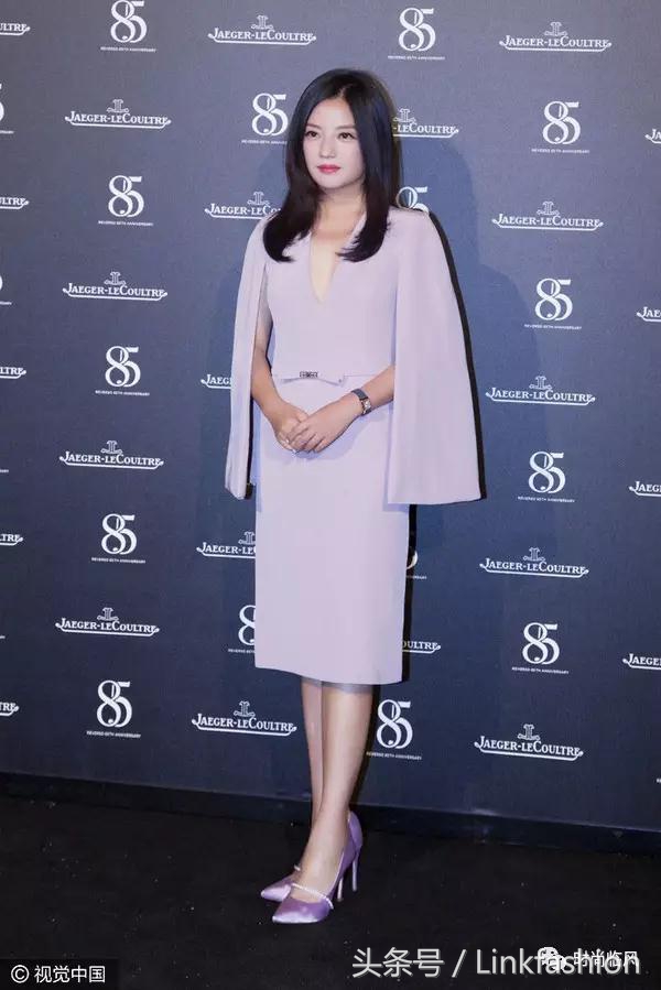 一双鞋,火过大牌包