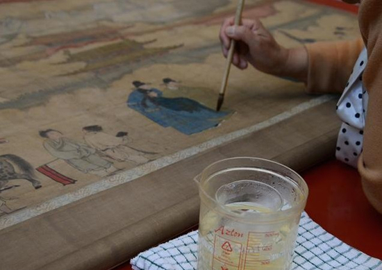 她，在大英博物馆修*物文**