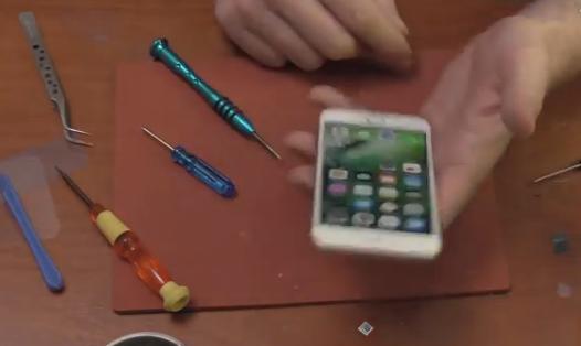 外国小伙在华强北买零件组装手机,拆封一台华强北iphone6