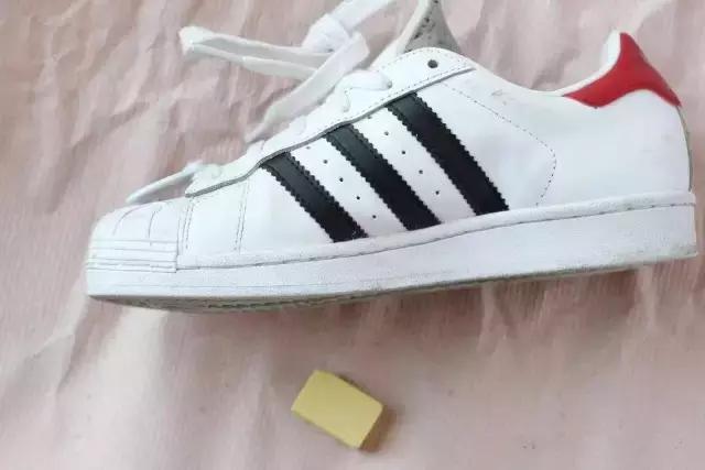 小白鞋清洁去污净怎样使用,小白鞋变黄了变脏了怎么刷白妙招