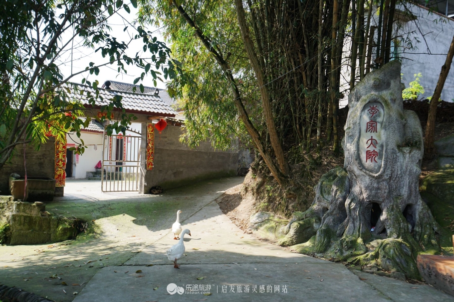 推开石门登一山拜一佛,你就修得了正果