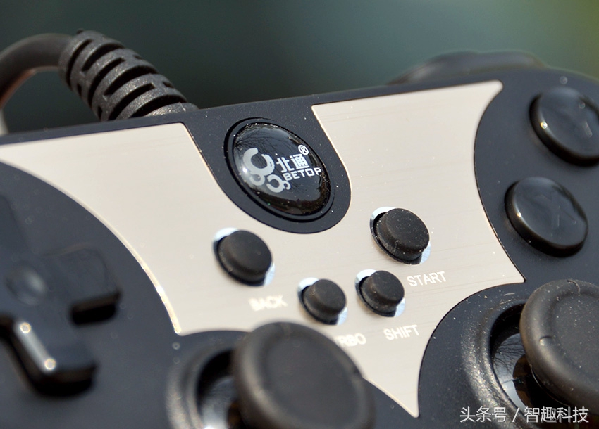 用手感受声音的振动,用手感受生活的律动