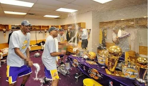 nba球星的场外生活,热火詹姆斯韦德更衣室