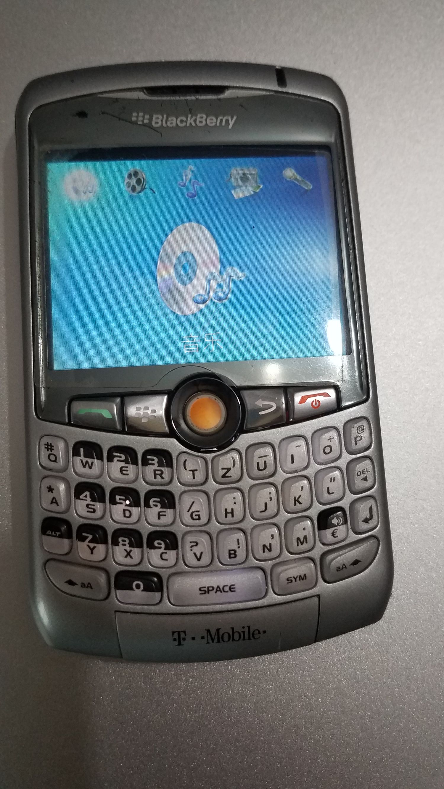 情怀充值！80块买的黑莓8310做备用机体验