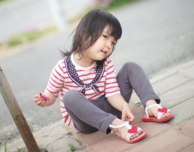 哪个品牌的儿童凉鞋最舒服,推荐中儿童凉鞋好穿又好看