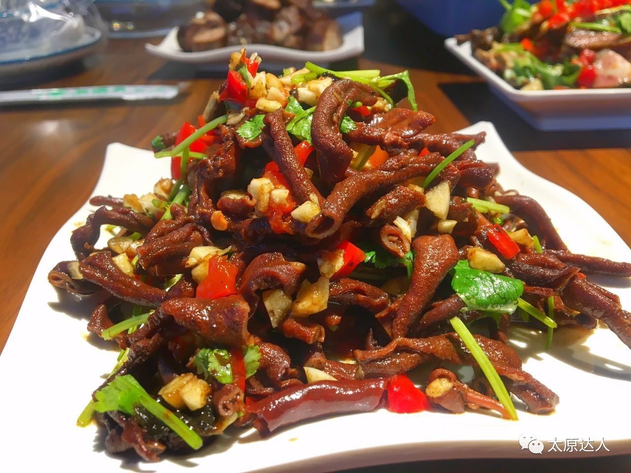 靠着这道菜这家店火了二十年,这个店只专注做一道菜却火了5年