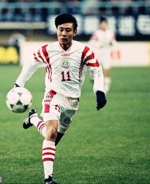 他的这粒进球,中国足坛百年难得一见!现在最爱之事:给歌王喂饼