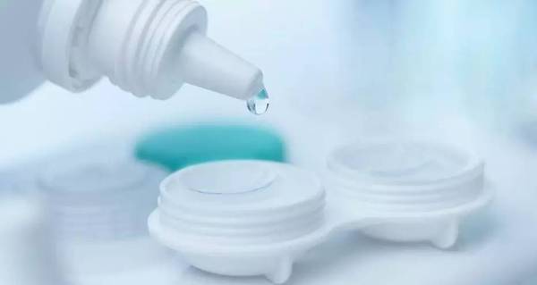 戴了隐形眼镜差点就瞎了 (什么样的隐形眼镜戴起来最可怜)