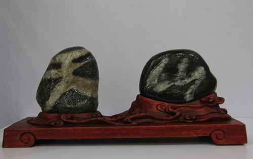 这两块石头他整整等了6年才买下，刚运回家就有人出价40万