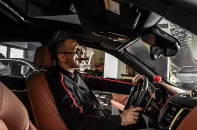 当玛莎拉蒂遇上花式台球，这个周末玩不过瘾算我输！——日月广场