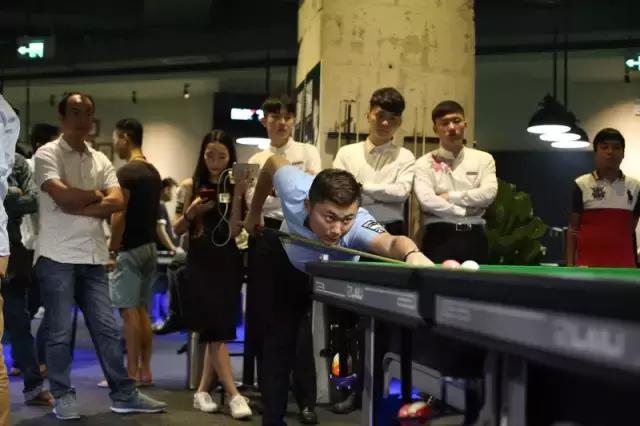 当玛莎拉蒂遇上花式台球，这个周末玩不过瘾算我输！——日月广场