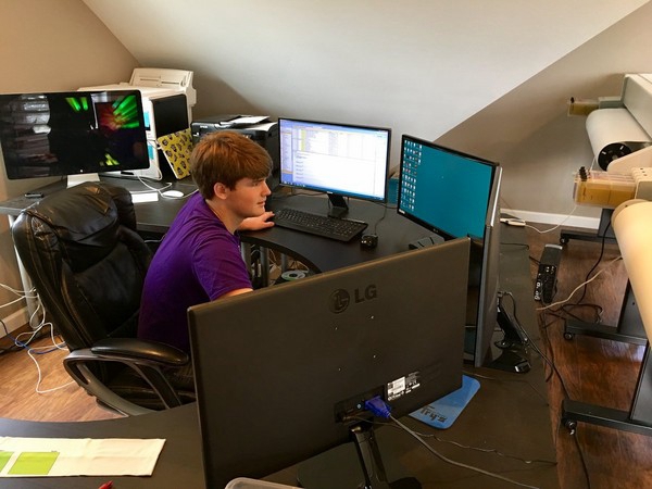 17岁起步创业一年赚5万块钱,17岁辍学创业开店