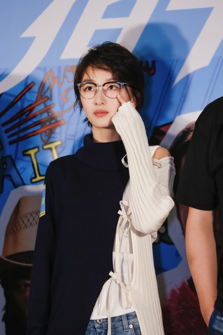 袁姗姗娜扎撞衫谁更美你说了算,袁姗姗周冬雨