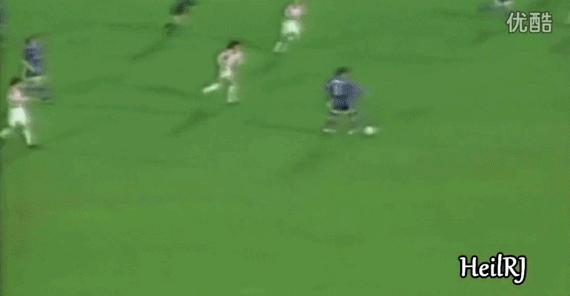 他有托蒂的忠诚、小贝的帅气、大罗的统治力，他是英雄的代名词！